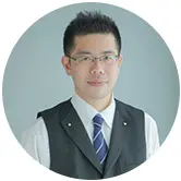 支配人　佐藤 達夫